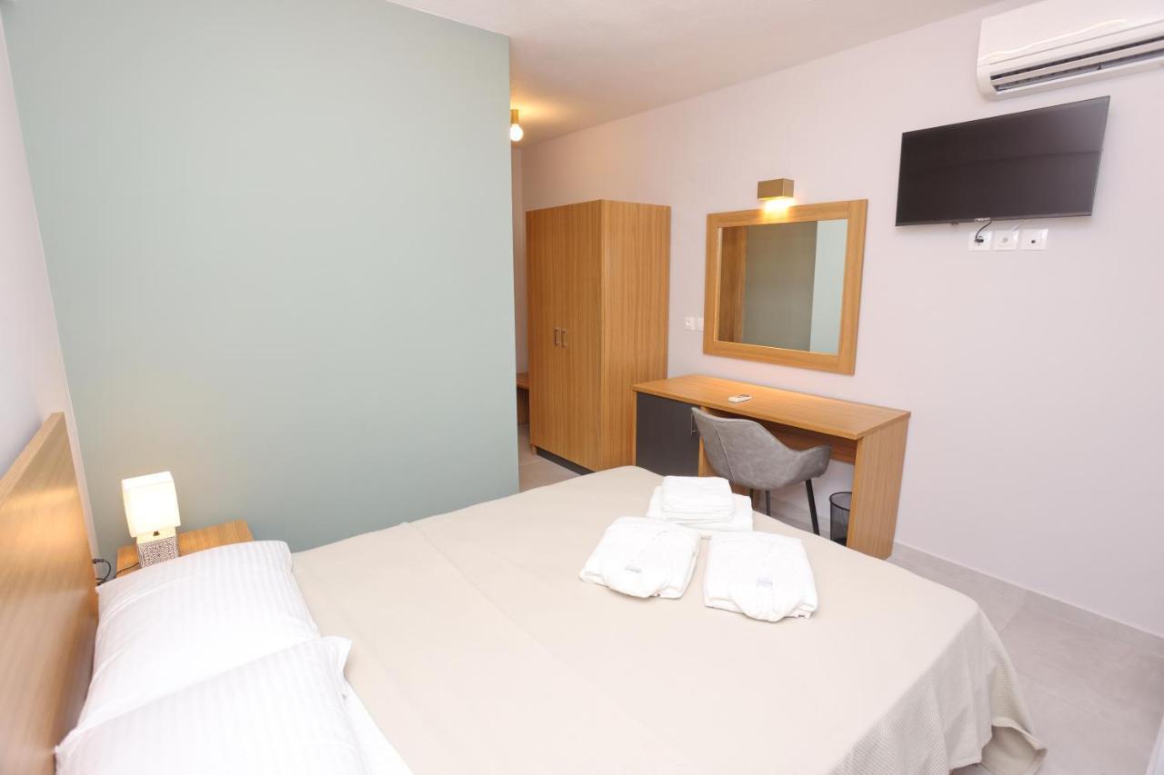 Cynthia Aparthotel Vrasná Rum bild