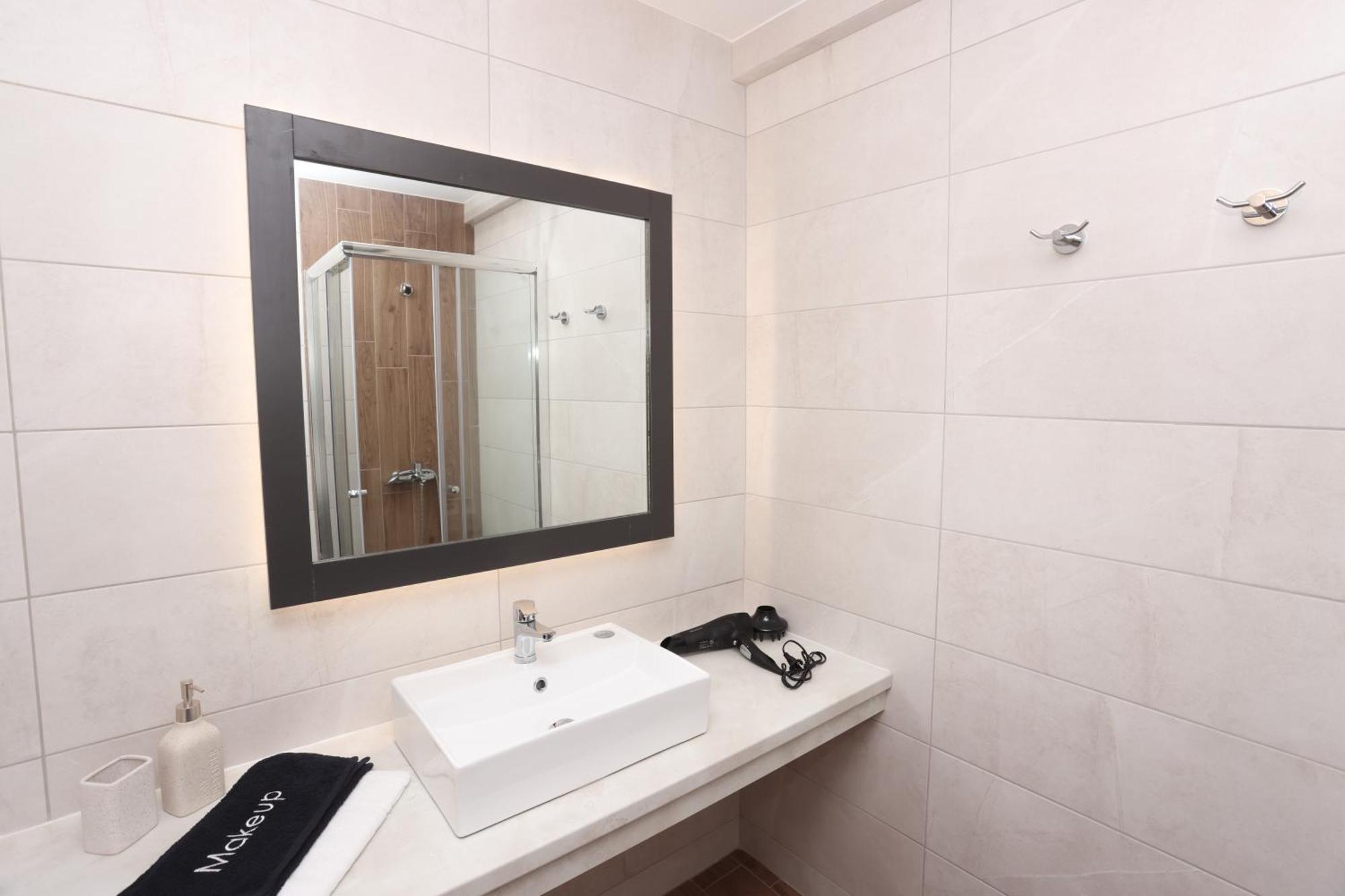 Cynthia Aparthotel Vrasná Rum bild